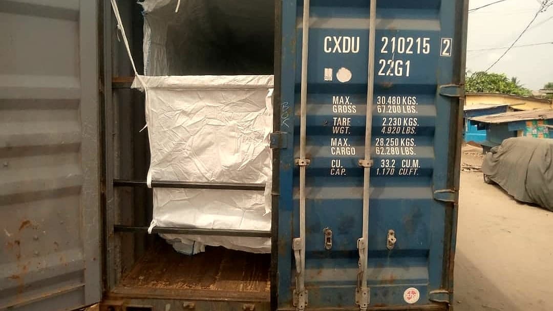 Export container fitted with a bulk liner ready for loading